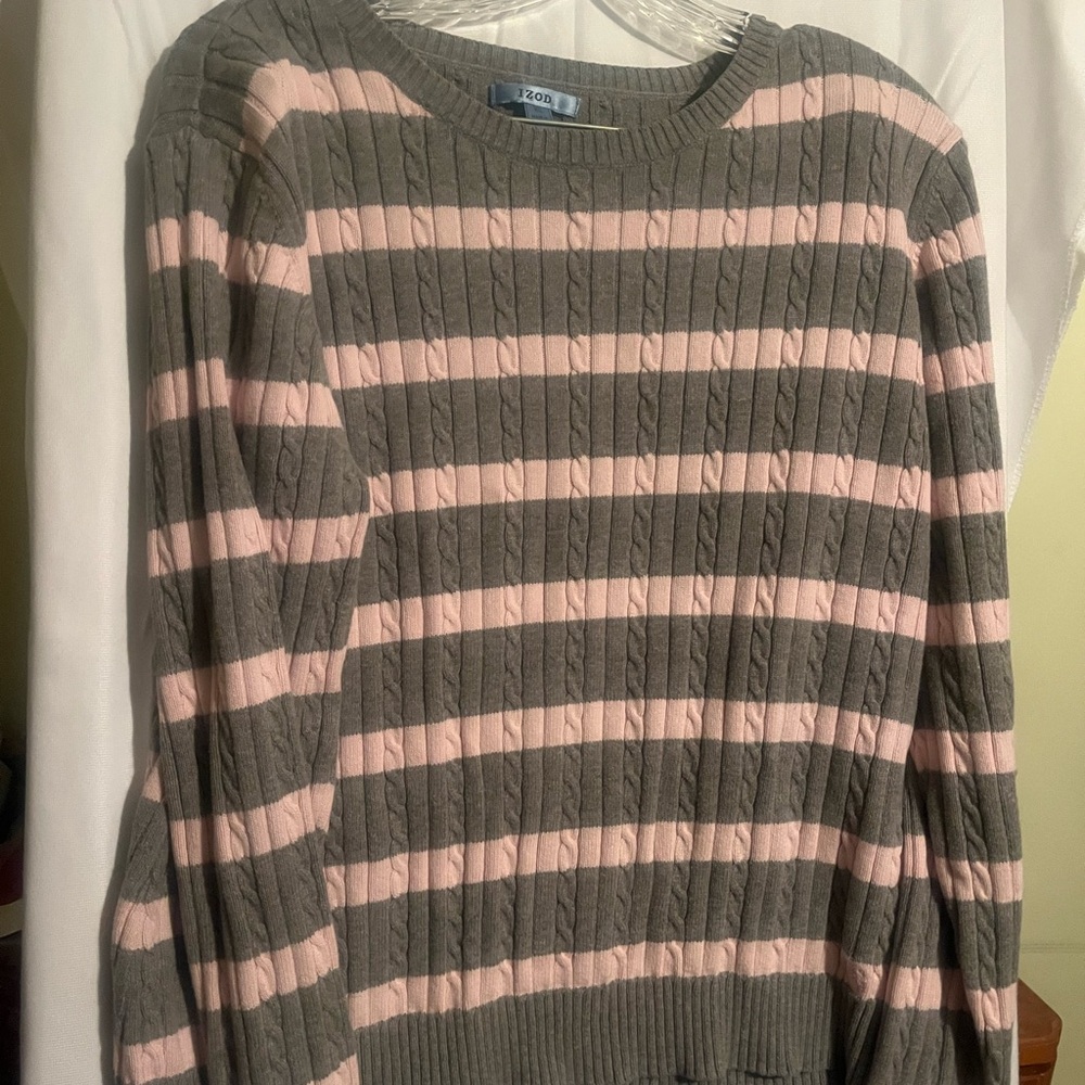 Izod Pink and Gray vintage Cable Knit‎ Sweater